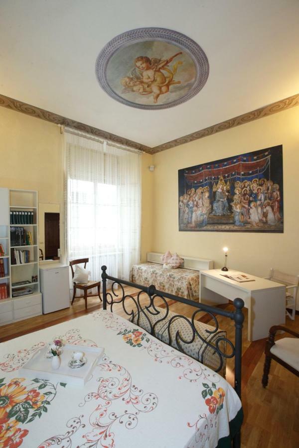 Bed and Breakfast Residenza D'Epoca Montanini Siena Exterior foto